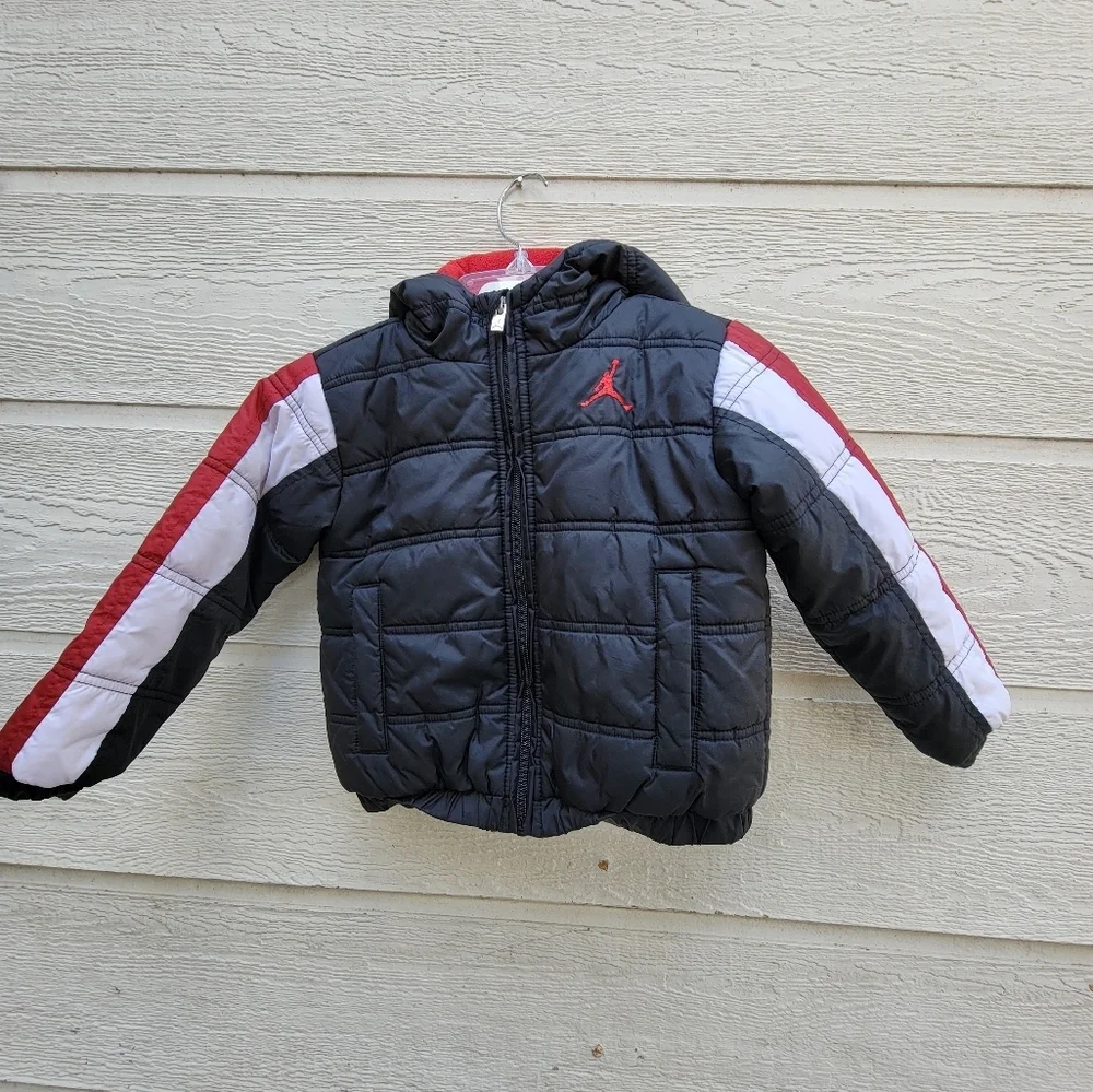 Jordán fleece lined boy's jacket size 3T color black and red